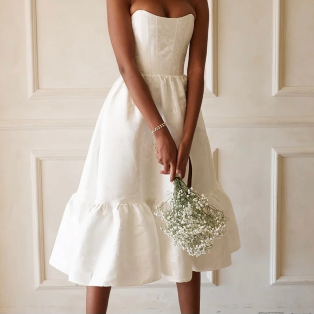 V. Chapman The Virginia Dress in White Baroque Floral